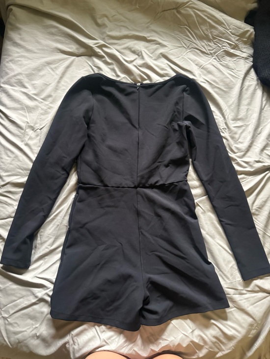 White Fox Boutique Dresses & Skirts - White Fox Boutique Black Long-Sleeve Romper